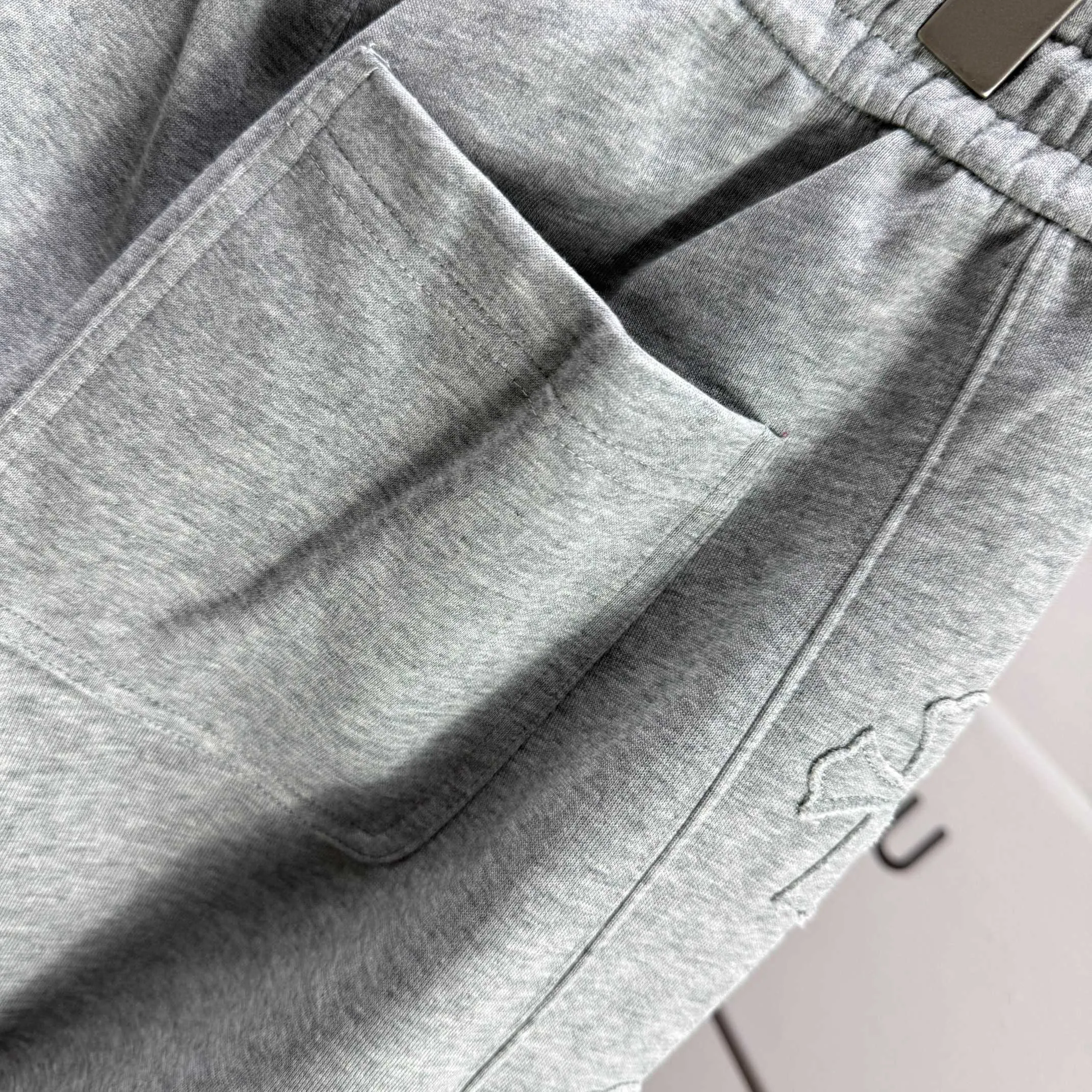 P310 Chrome Hearts* 2꯭0꯭2꯭5 new autumn pants, embroidered casual simple sweatpants, same style for men and women, Chrome Hearts. The fabric is made of 380g high-density double-sided Chinese custom fabric. It does not deform or shrink. The three-dimensional drape is amazing. Color: Black Gray Size: M-XXXL